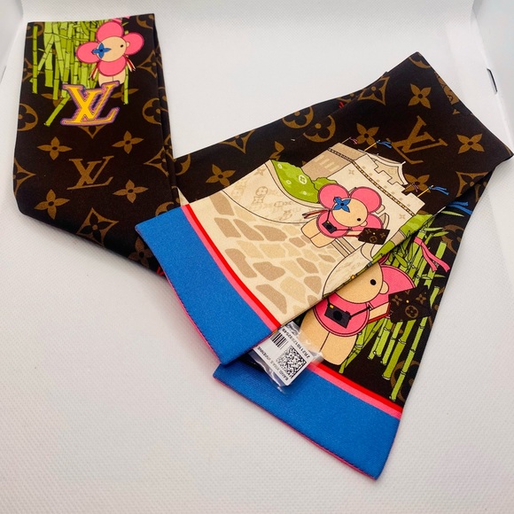 NEW Louis Vuitton Silk Monogram 2021 Vivienne Xmas Animation China Bandeau Scarf - Picture 4 of 9